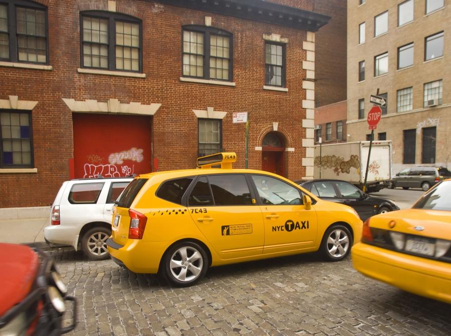  Kia Rondo Taxi 2007 года  (фото 42 из 45)